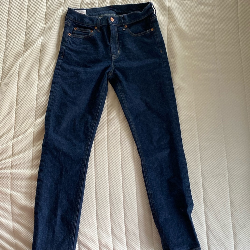 GAP Vintage Slim Mid Rise Women’s  Jeans - Blue
28 Waist 
6 Long